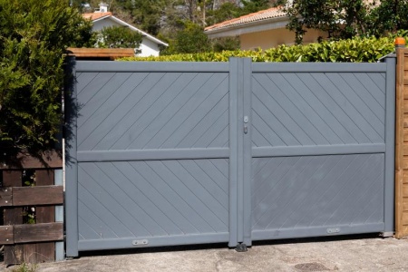 Comment sélectionner la porte de garage idéale pour sécuriser votre habitation ?